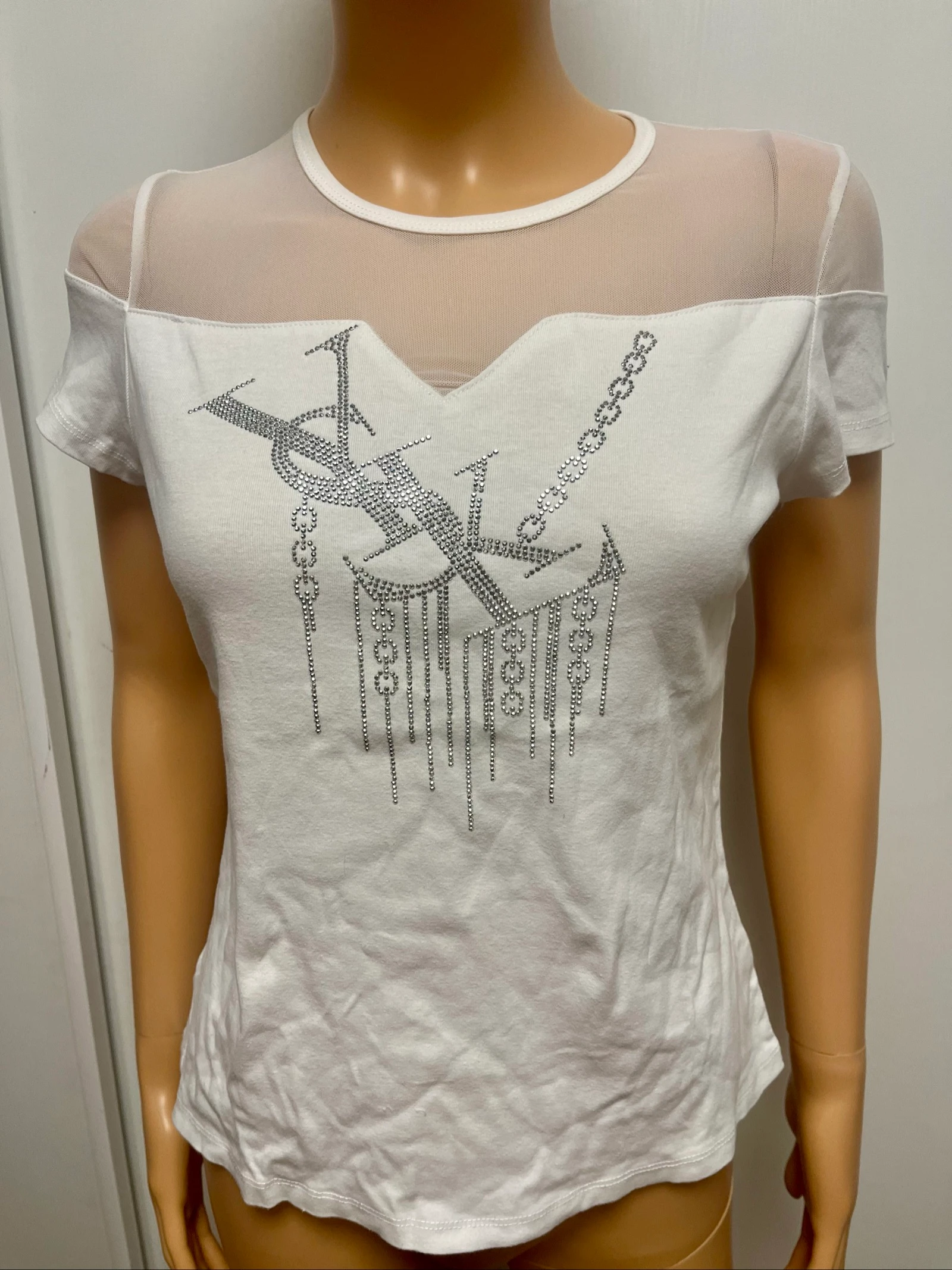 Camiseta blanca de gasa con strass – photo 2